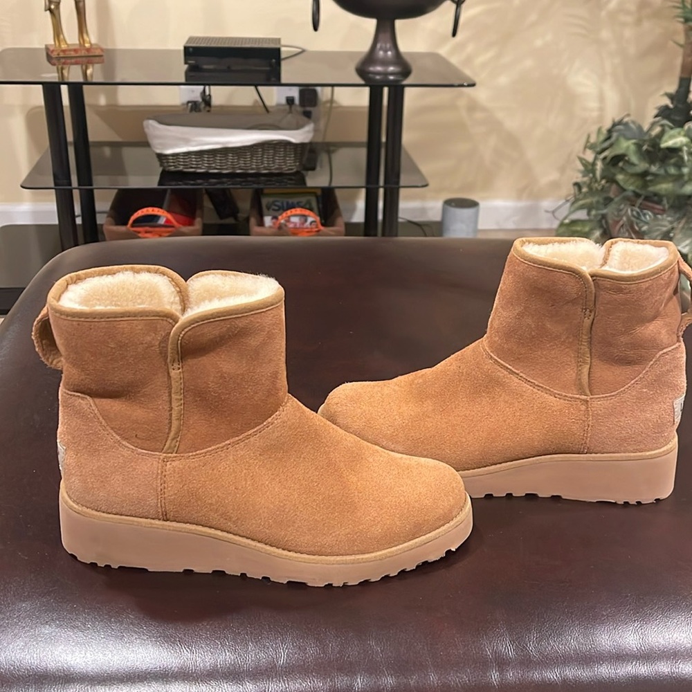 Gently used ugh wedge boots